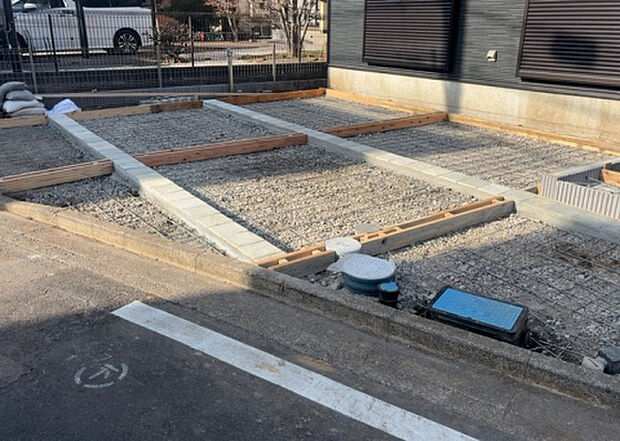 【駐車場】駐車場と明記されていても、最小スペースでつくられた駐車場だと大型車は駐車できなかったり、出入りしにくくなったりする可能性があります。お車のサイズと購入したい物件の駐車場のサイズを現地で確認しましょう。