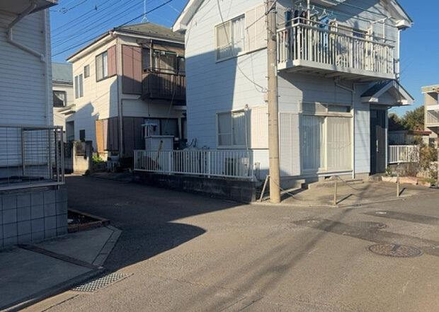 【物件からの展望_2】眺望を気にして物件を探す場合、前面に建物が建っていないか現地で確認しましょう!前面に建物があると景色はもちろん、日当たりや風通しにも影響が出てきます。住んだ時のことを想像しながら現地見学をしましょう。