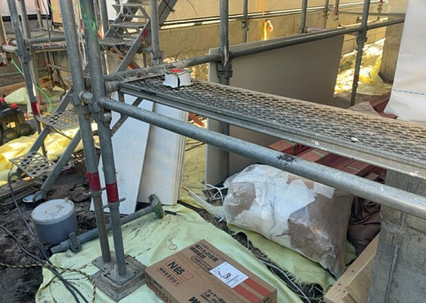 【駐車場_2】駐車場と明記されていても、最小スペースでつくられた駐車場だと大型車は駐車できなかったり、出入りしにくくなったりする可能性があります。お車のサイズと購入したい物件の駐車場のサイズを現地で確認しましょう。