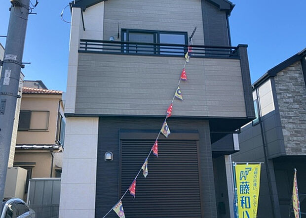 【前面道路含む現地写真_2】お持ちの車種によっては前面道路が広い方が便利でしょう。しかし、前面道路が広ければその分交通量が多くなるため、騒音などが気になる場合があります。実際に現地を見学し、周辺交通量や騒音などを確認しましょう!