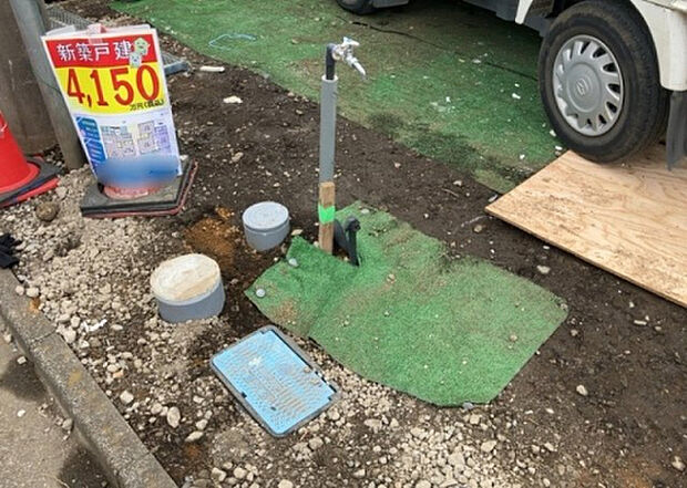 【その他設備】敷地内には、散水栓や立水栓があります。水道水を直接利用できるため、水を運ぶ手間を省くことが出来ます。大量の水を必要とする洗車作業や清掃などに役立ちます。その他設備とあわせて、現地でご確認ください。