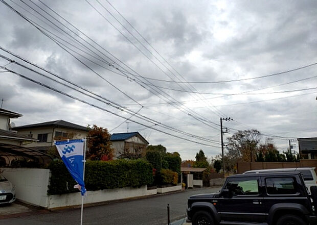【物件からの展望_2】眺望を気にして物件を探す場合、前面に建物が建っていないか現地で確認しましょう!前面に建物があると景色はもちろん、日当たりや風通しにも影響が出てきます。住んだ時のことを想像しながら現地見学をしましょう。