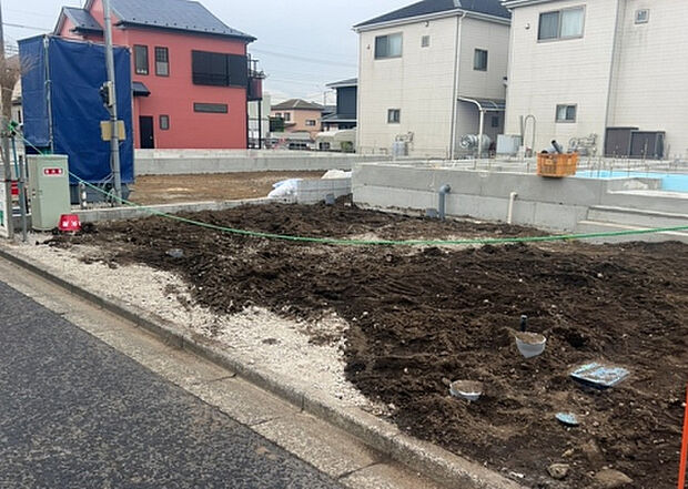 【駐車場_2】駐車場と明記されていても、最小スペースでつくられた駐車場だと大型車は駐車できなかったり、出入りしにくくなったりする可能性があります。お車のサイズと購入したい物件の駐車場のサイズを現地で確認しましょう。