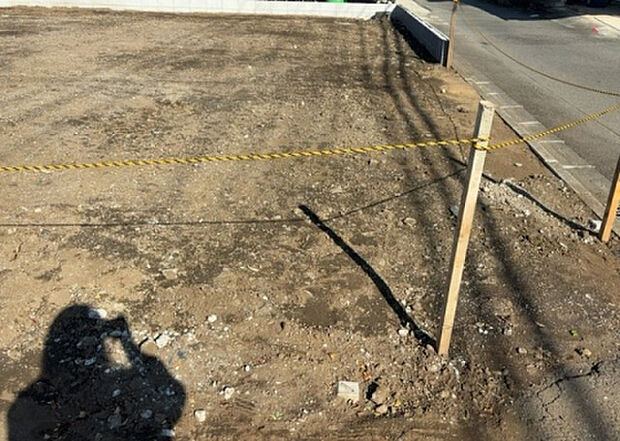 【その他設備】敷地内には、散水栓や立水栓があります。水道水を直接利用できるため、水を運ぶ手間を省くことが出来ます。大量の水を必要とする洗車作業や清掃などに役立ちます。その他設備とあわせて、現地でご確認ください。