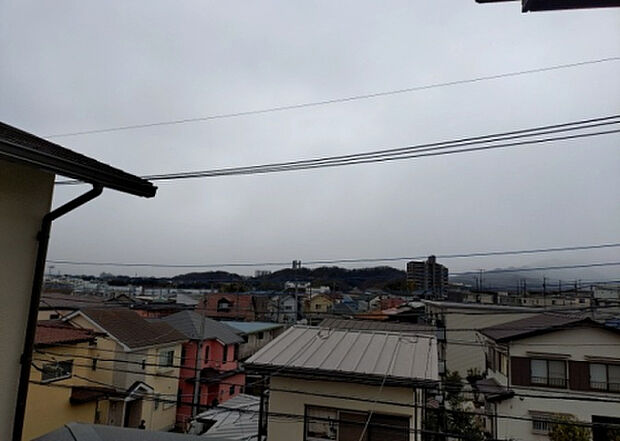 【物件からの展望】眺望を気にして物件を探す場合、前面に建物が建っていないか現地で確認しましょう!前面に建物があると景色はもちろん、日当たりや風通しにも影響が出てきます。住んだ時のことを想像しながら現地見学をしましょう。