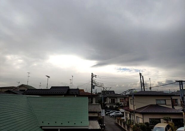 【物件からの展望】眺望を気にして物件を探す場合、前面に建物が建っていないか現地で確認しましょう!前面に建物があると景色はもちろん、日当たりや風通しにも影響が出てきます。住んだ時のことを想像しながら現地見学をしましょう。