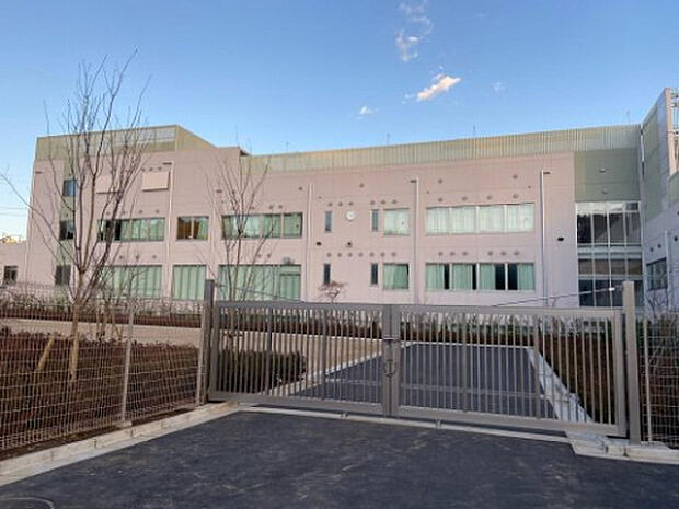 鶴川第一小学校(約1,219m)