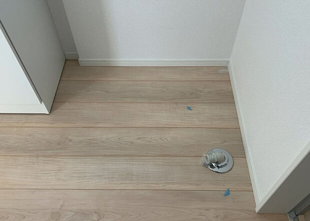 【ランドリースペース】ランドリースペースも気になります。洗濯機置場があり「洗う、干す、取り込む、アイロンがけ、たたむ」など、洗濯に関する家事をするための空間です。広さや収納など付帯設備も含めて、詳細は現地でご確認ください。