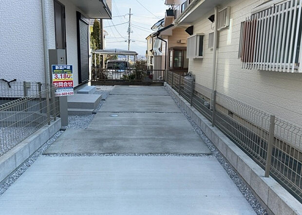 【駐車場】駐車場と明記されていても、最小スペースでつくられた駐車場だと大型車は駐車できなかったり、出入りしにくくなったりする可能性があります。お車のサイズと購入したい物件の駐車場のサイズを現地で確認しましょう。