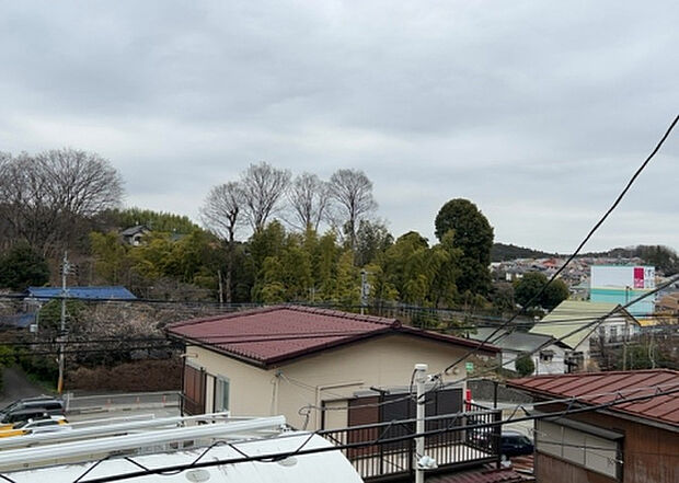 【物件からの展望】眺望を気にして物件を探す場合、前面に建物が建っていないか現地で確認しましょう!前面に建物があると景色はもちろん、日当たりや風通しにも影響が出てきます。住んだ時のことを想像しながら現地見学をしましょう。