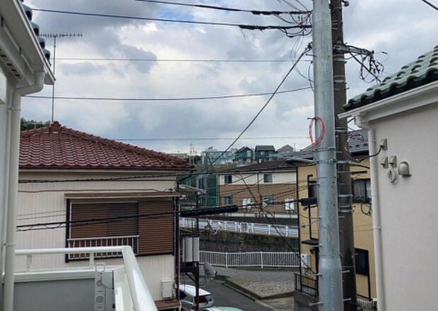 【物件からの展望】眺望を気にして物件を探す場合、前面に建物が建っていないか現地で確認しましょう!前面に建物があると景色はもちろん、日当たりや風通しにも影響が出てきます。住んだ時のことを想像しながら現地見学をしましょう。