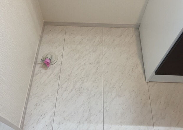 【ランドリースペース】ランドリースペースも気になります。洗濯機置場があり「洗う、干す、取り込む、アイロンがけ、たたむ」など、洗濯に関する家事をするための空間です。広さや収納など付帯設備も含めて、詳細は現地でご確認ください。