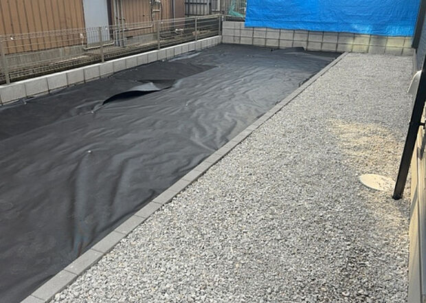 【庭】庭があることでガーデニングや家庭菜園はもちろん、こどもの遊び場やペットを放して遊ぶことができます。また、家の周囲に余裕があるということです。隣地との間があれば、十分な日当たりと、風通しが確保できます。