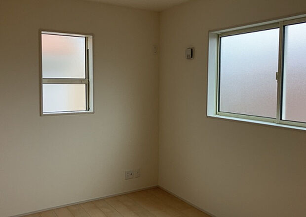 【子供部屋】子供が何人でも年齢によっては、受験時にしっかり壁のある個室があった方が良い場合もあります。難しい問題ですが、兄弟の人数や、性別や年齢差によって状況が異なりますので、数年後のこともしっかり考えましょう。