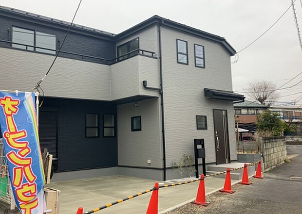 【前面道路含む現地写真_2】お持ちの車種によっては前面道路が広い方が便利でしょう。しかし、前面道路が広ければその分交通量が多くなるため、騒音などが気になる場合があります。実際に現地を見学し、周辺交通量や騒音などを確認しましょう!