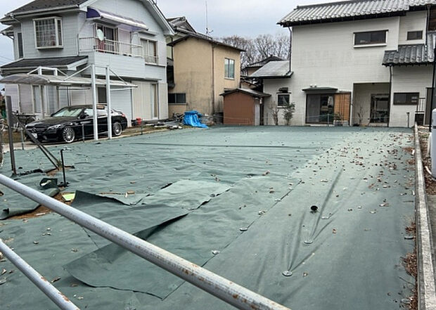 【駐車場_2】駐車場と明記されていても、最小スペースでつくられた駐車場だと大型車は駐車できなかったり、出入りしにくくなったりする可能性があります。お車のサイズと購入したい物件の駐車場のサイズを現地で確認しましょう。