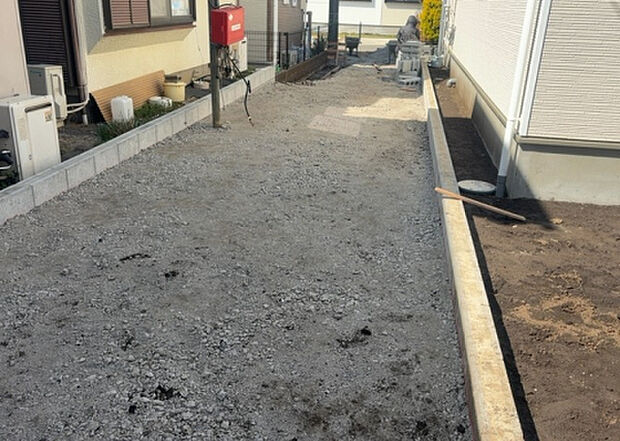 【駐車場_2】駐車場と明記されていても、最小スペースでつくられた駐車場だと大型車は駐車できなかったり、出入りしにくくなったりする可能性があります。お車のサイズと購入したい物件の駐車場のサイズを現地で確認しましょう。