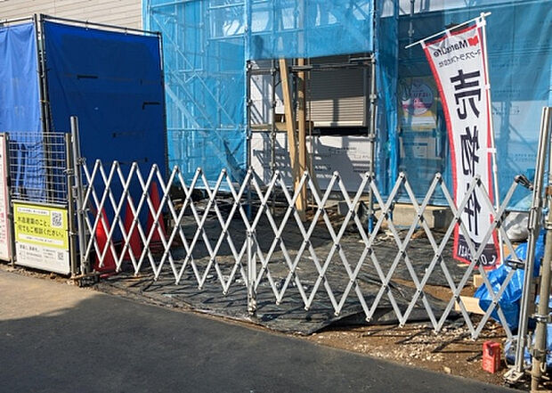 【駐車場_2】駐車場と明記されていても、最小スペースでつくられた駐車場だと大型車は駐車できなかったり、出入りしにくくなったりする可能性があります。お車のサイズと購入したい物件の駐車場のサイズを現地で確認しましょう。