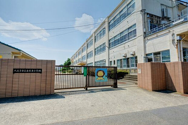 由木東小学校(約579m)