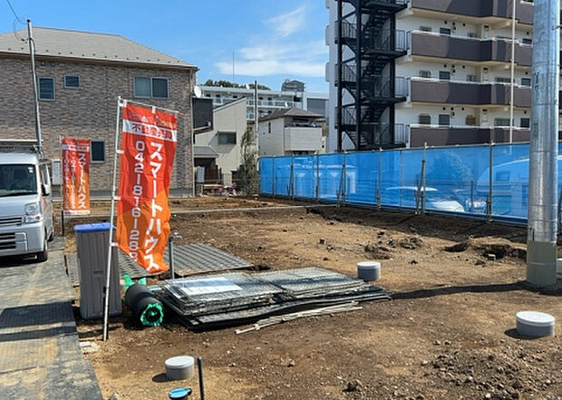 【駐車場_2】駐車場と明記されていても、最小スペースでつくられた駐車場だと大型車は駐車できなかったり、出入りしにくくなったりする可能性があります。お車のサイズと購入したい物件の駐車場のサイズを現地で確認しましょう。