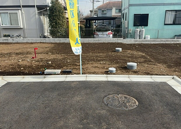 【駐車場_2】駐車場と明記されていても、最小スペースでつくられた駐車場だと大型車は駐車できなかったり、出入りしにくくなったりする可能性があります。お車のサイズと購入したい物件の駐車場のサイズを現地で確認しましょう。