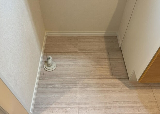 【ランドリースペース】ランドリースペースも気になります。洗濯機置場があり「洗う、干す、取り込む、アイロンがけ、たたむ」など、洗濯に関する家事をするための空間です。広さや収納など付帯設備も含めて、詳細は現地でご確認ください。