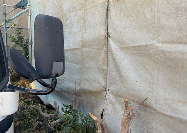 【玄関_2】玄関は、狭すぎると複数人で使いにくく、広すぎても無駄な空間になりがちです。最低2畳を目安にして、家の広さとの兼ね合いや家族の人数を考慮して決めるとよいでしょう。現地を見学して快適な玄関を選びましょう！