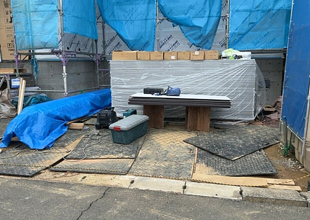 【駐車場_2】駐車場と明記されていても、最小スペースでつくられた駐車場だと大型車は駐車できなかったり、出入りしにくくなったりする可能性があります。お車のサイズと購入したい物件の駐車場のサイズを現地で確認しましょう。