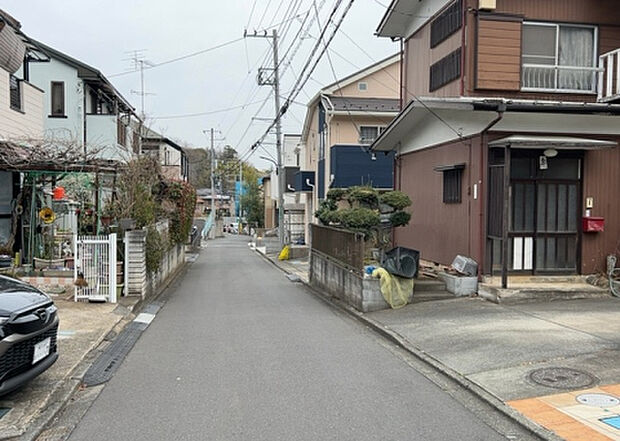 【物件からの展望_2】眺望を気にして物件を探す場合、前面に建物が建っていないか現地で確認しましょう!前面に建物があると景色はもちろん、日当たりや風通しにも影響が出てきます。住んだ時のことを想像しながら現地見学をしましょう。