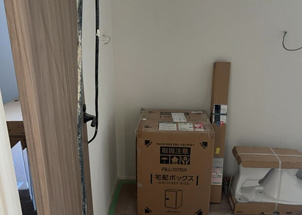 【ランドリースペース】ランドリースペースも気になります。洗濯機置場があり「洗う、干す、取り込む、アイロンがけ、たたむ」など、洗濯に関する家事をするための空間です。広さや収納など付帯設備も含めて、詳細は現地でご確認ください。