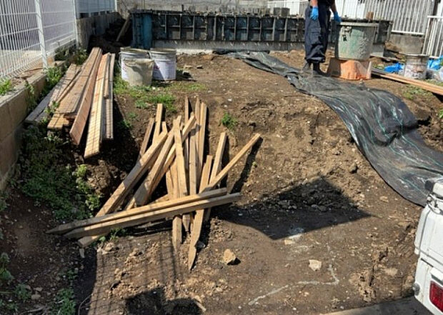 【駐車場_2】駐車場と明記されていても、最小スペースでつくられた駐車場だと大型車は駐車できなかったり、出入りしにくくなったりする可能性があります。お車のサイズと購入したい物件の駐車場のサイズを現地で確認しましょう。