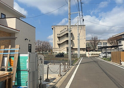 前面道路含む現地写真_3