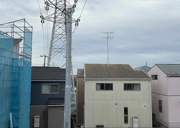 【物件からの展望】眺望を気にして物件を探す場合、前面に建物が建っていないか現地で確認しましょう!前面に建物があると景色はもちろん、日当たりや風通しにも影響が出てきます。住んだ時のことを想像しながら現地見学をしましょう。