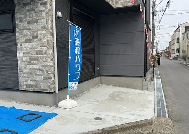 【庭】庭があることでガーデニングや家庭菜園はもちろん、こどもの遊び場やペットを放して遊ぶことができます。また、家の周囲に余裕があるということです。隣地との間があれば、十分な日当たりと、風通しが確保できます。