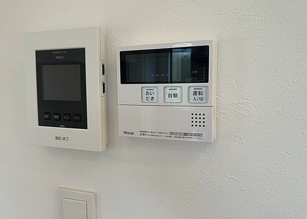 【給湯器リモコン】給湯器リモコンは、お風呂の温度設定やタイマー設定など、お風呂を快適に楽しむために欠かせないものです。液晶画面が大きく見やすいもの、操作ボタンが分かりやすいものなど、使いやすさが重要です。また、エコ機能が付いているものなら、光熱費の節約にもつながります。