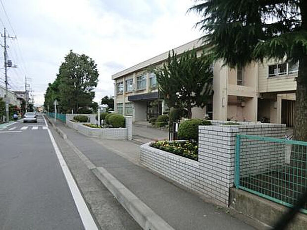 東林小学校(約701m)