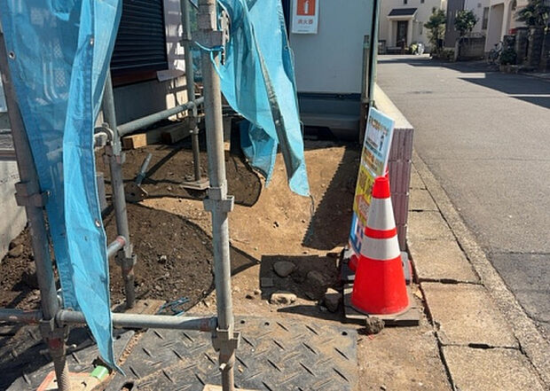 【庭_2】庭のある家に住むことのメリットとして、子どもたちの遊び場を確保できること、ガーデニングや家庭菜園を楽しめること、明るさを確保できることがあります。また、配置を工夫することでプライバシーが確保できます。