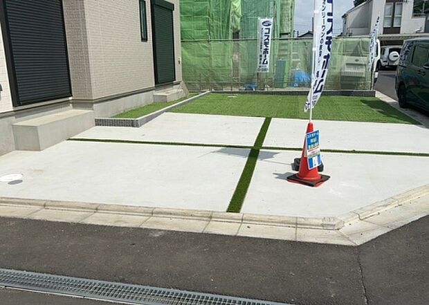 【駐車場】駐車場と明記されていても、最小スペースでつくられた駐車場だと大型車は駐車できなかったり、出入りしにくくなったりする可能性があります。お車のサイズと購入したい物件の駐車場のサイズを現地で確認しましょう。