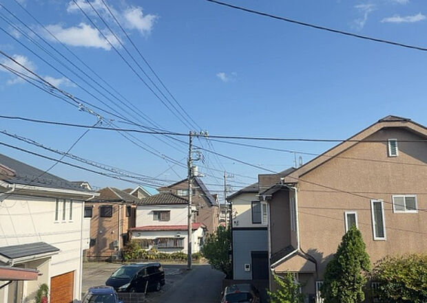 【物件からの展望】眺望を気にして物件を探す場合、前面に建物が建っていないか現地で確認しましょう!前面に建物があると景色はもちろん、日当たりや風通しにも影響が出てきます。住んだ時のことを想像しながら現地見学をしましょう。