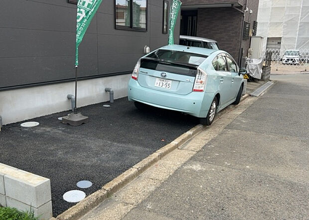 【駐車場】駐車場と明記されていても、最小スペースでつくられた駐車場だと大型車は駐車できなかったり、出入りしにくくなったりする可能性があります。お車のサイズと購入したい物件の駐車場のサイズを現地で確認しましょう。