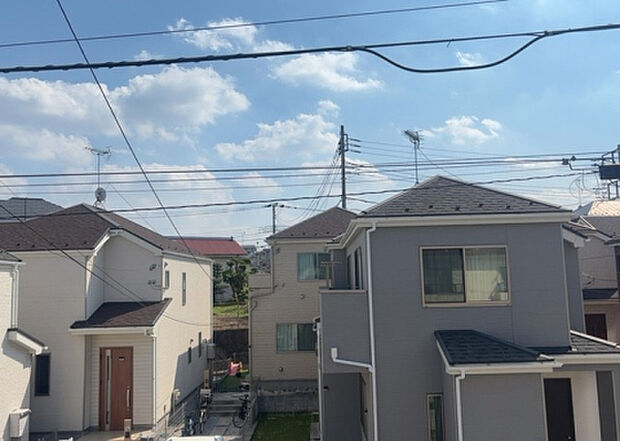 【物件からの展望】眺望を気にして物件を探す場合、前面に建物が建っていないか現地で確認しましょう！前面に建物があると景色はもちろん、日当たりや風通しにも影響が出てきます。住んだ時のことを想像しながら現地見学をしましょう。