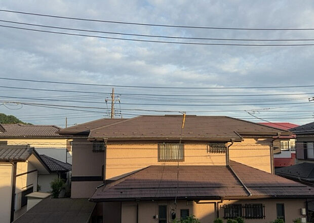 【物件からの展望】眺望を気にして物件を探す場合、前面に建物が建っていないか現地で確認しましょう!前面に建物があると景色はもちろん、日当たりや風通しにも影響が出てきます。住んだ時のことを想像しながら現地見学をしましょう。