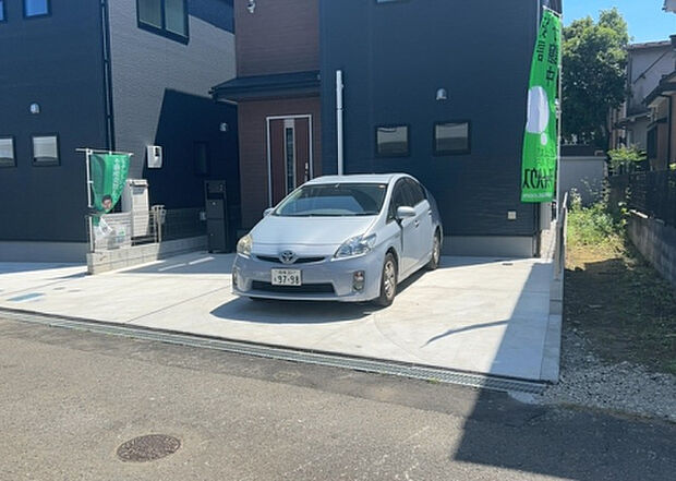 【駐車場】駐車場と明記されていても、最小スペースでつくられた駐車場だと大型車は駐車できなかったり、出入りしにくくなったりする可能性があります。お車のサイズと購入したい物件の駐車場のサイズを現地で確認しましょう。