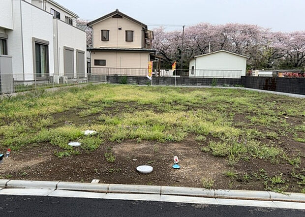 【その他設備】敷地内には、散水栓や立水栓があります。水道水を直接利用できるため、水を運ぶ手間を省くことが出来ます。大量の水を必要とする洗車作業や清掃などに役立ちます。その他設備とあわせて、現地でご確認ください。