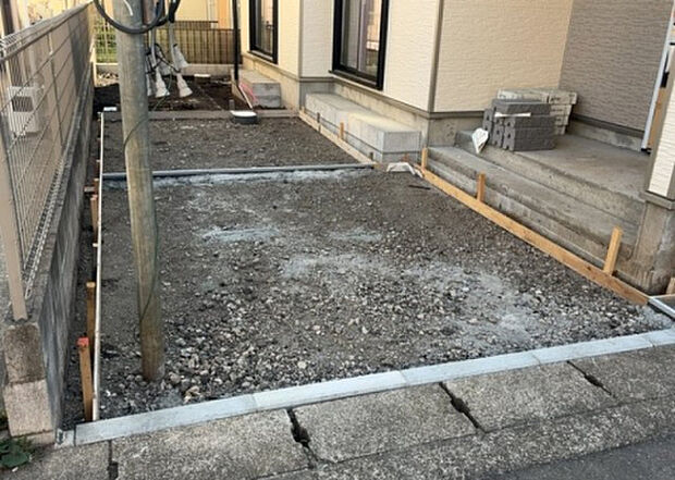【駐車場】駐車場と明記されていても、最小スペースでつくられた駐車場だと大型車は駐車できなかったり、出入りしにくくなったりする可能性があります。お車のサイズと購入したい物件の駐車場のサイズを現地で確認しましょう。