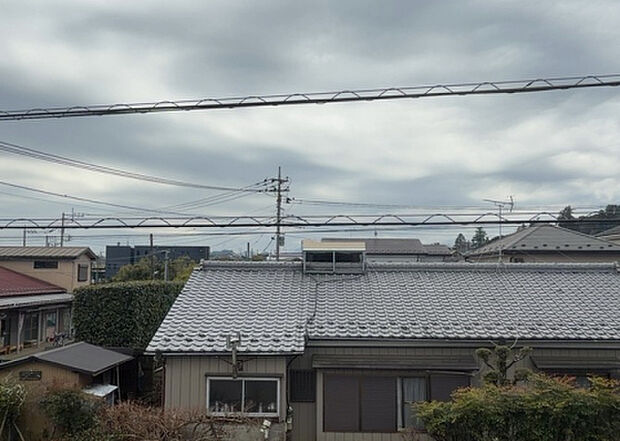 【物件からの展望】眺望を気にして物件を探す場合、前面に建物が建っていないか現地で確認しましょう!前面に建物があると景色はもちろん、日当たりや風通しにも影響が出てきます。住んだ時のことを想像しながら現地見学をしましょう。