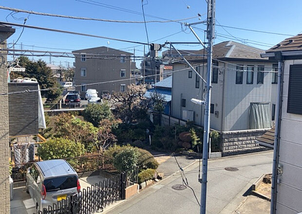 【物件からの展望】眺望を気にして物件を探す場合、前面に建物が建っていないか現地で確認しましょう！前面に建物があると景色はもちろん、日当たりや風通しにも影響が出てきます。住んだ時のことを想像しながら現地見学をしましょう。