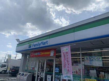 ファミリーマート　愛川中津店 161m(徒歩3分)