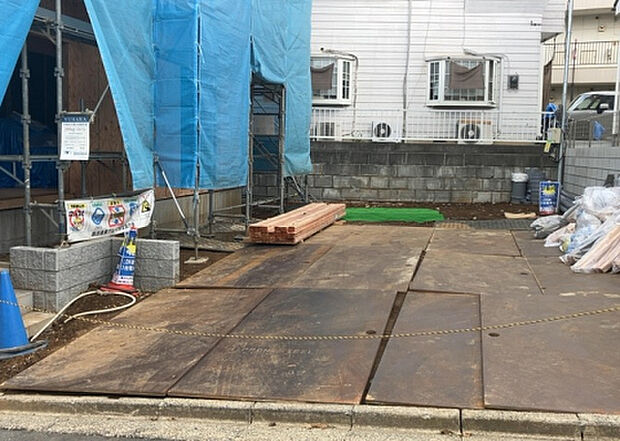 【駐車場_2】駐車場と明記されていても、最小スペースでつくられた駐車場だと大型車は駐車できなかったり、出入りしにくくなったりする可能性があります。お車のサイズと購入したい物件の駐車場のサイズを現地で確認しましょう。