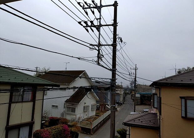 【物件からの展望】眺望を気にして物件を探す場合、前面に建物が建っていないか現地で確認しましょう！前面に建物があると景色はもちろん、日当たりや風通しにも影響が出てきます。住んだ時のことを想像しながら現地見学をしましょう。